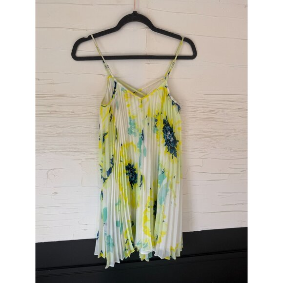 Guess | XS | Floral Pleated Mini Dress - Picture 3 of 6